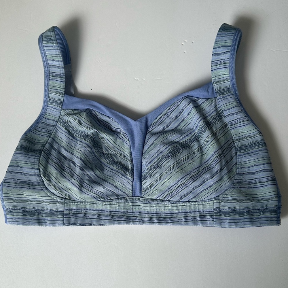 Lululemon Athletica purple pinstripe sports bra 38D
